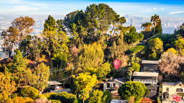 8306 Yucca Trail, Los Angeles CA: https://media.crmls.org/mediaz/2d6d6029-e67f-4366-a532-27e18013afaa.jpg