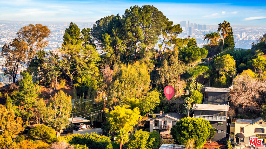 https://media.crmls.org/mediaz/2d6d6029-e67f-4366-a532-27e18013afaa.jpg?preset=X-Large