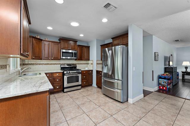 Detail Gallery Image 8 of 26 For 2546 S Sultana Ave, Ontario,  CA 91761 - 3 Beds | 2 Baths