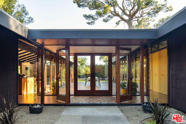 2050 La Fremontia Street, South Pasadena CA: https://media.crmls.org/mediaz/2d6daf18-ead8-44c2-9f68-d8f0e97837be.jpg