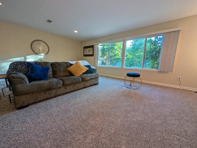 3806 Round Valley Circle, Stockton CA: https://media.crmls.org/mediaz/2d6ddb98-6c4d-464e-82a6-f6f6fb59038f.jpg