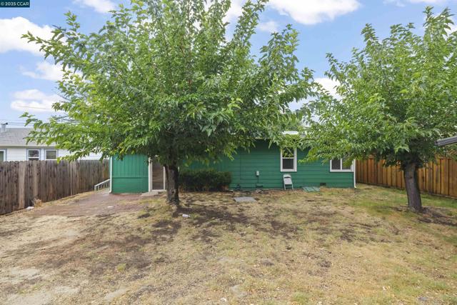 2656 Garden Ave, Concord CA: https://media.crmls.org/mediaz/2d6e3b05-461f-46a7-b1e2-fc2e24fcc486.jpg
