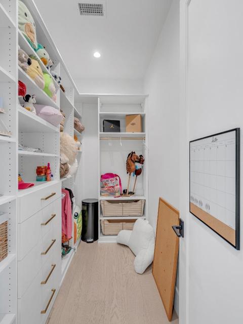 60 Glengarry Way, Hillsborough CA: https://media.crmls.org/mediaz/2d6e9855-aa42-46fd-840f-a1350d8f4a00.jpg