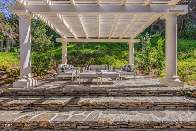 Detail Gallery Image 14 of 50 For 4080 Dover Rd, La Canada Flintridge,  CA 91011 - 5 Beds | 6/1 Baths