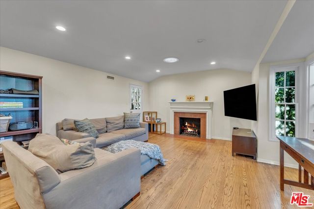 12430 Cumpston Street photo 8