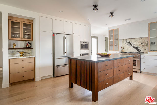 7609 Alverstone Avenue, Los Angeles CA: https://media.crmls.org/mediaz/2d6f1557-8c42-4446-996e-b5e6ac6b3839.jpg