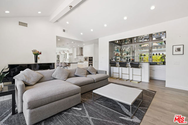18141 Green Meadow Drive, Encino CA: https://media.crmls.org/mediaz/2d6f2f64-02c6-4d95-94aa-584c80cf1a8f.jpg