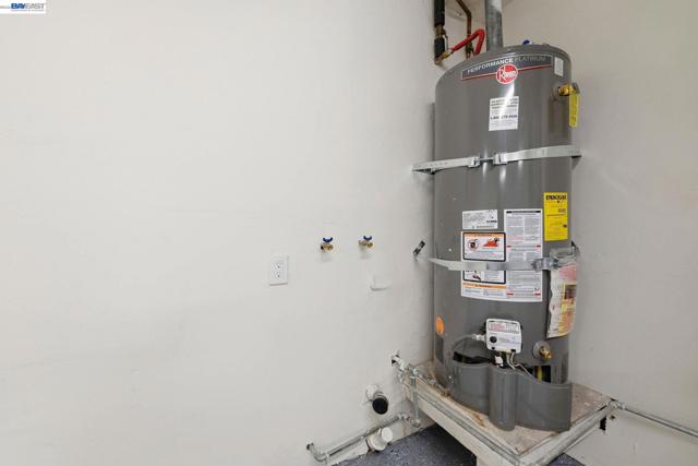 137 Tamarack Dr, Union City CA: https://media.crmls.org/mediaz/2d6f3455-5b2a-44de-8f22-42b0e8e5a3f8.jpg