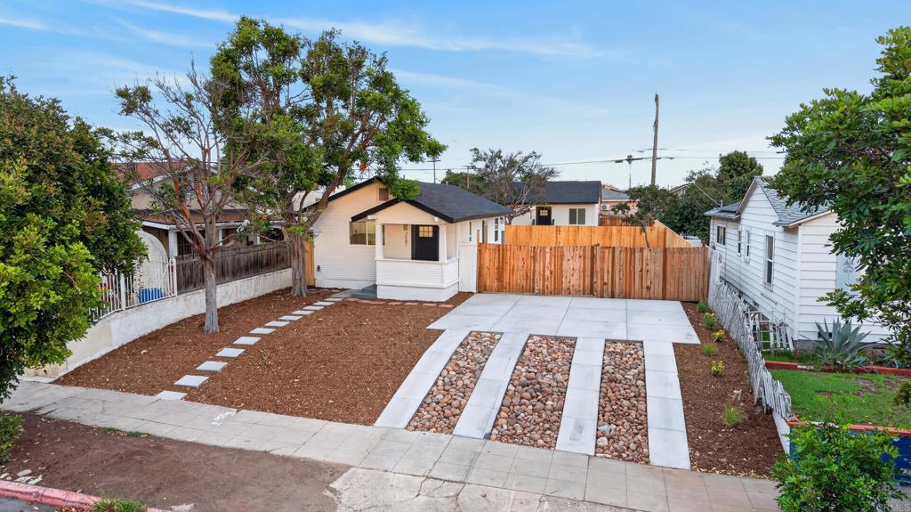Duplex at 3587 Marlborough Avenue