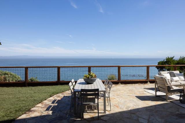 4840 Cliff Drive, Capitola CA: https://media.crmls.org/mediaz/2d6f4920-b21b-4e66-9716-e59b86a8affc.jpg