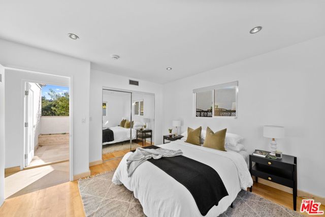 3111 Belden Drive, Los Angeles CA: https://media.crmls.org/mediaz/2d70f235-4c9d-4063-b3a5-00dad881bae6.jpg