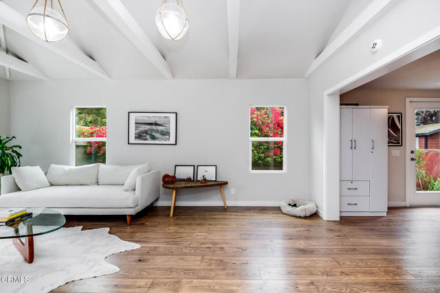 238 W Center Street, Ventura CA: https://media.crmls.org/mediaz/2d71b5d5-f944-4fa5-8974-58ff0798b8e8.jpg