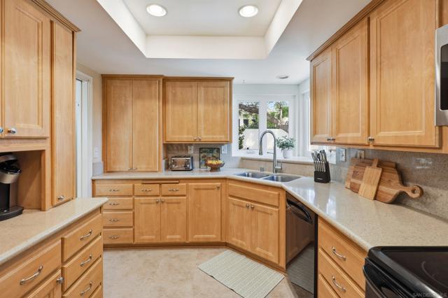 540 Country Club Lane, Coronado CA: https://media.crmls.org/mediaz/2d71e319-1a76-40e8-9afe-9aae73cd5c0a.jpg