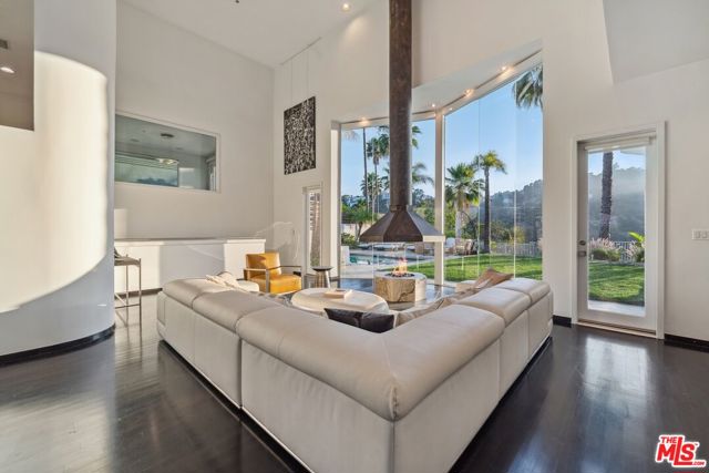 2029 Mount Olympus Drive, Los Angeles CA: https://media.crmls.org/mediaz/2d729300-67d1-42d8-ac83-f435e0ebcc38.jpg