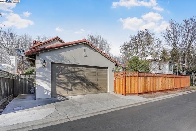 2744 Redbridge Rd, Tracy CA: https://media.crmls.org/mediaz/2d72c94d-86da-40dd-bc84-8817d99e1518.jpg
