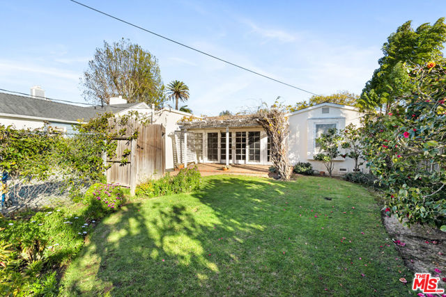 507 El Medio Avenue, Pacific Palisades CA: https://media.crmls.org/mediaz/2d73b439-1992-4adf-a6e7-34fc0e32b8f4.jpg