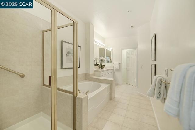 2916 Saklan Indian Dr, Walnut Creek CA: https://media.crmls.org/mediaz/2d73ca9a-255c-45b0-a13a-cbe411efa103.jpg