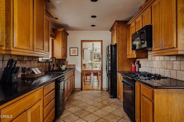 Detail Gallery Image 6 of 29 For 3818 Altura Ave, La Crescenta,  CA 91214 - 3 Beds | 2 Baths