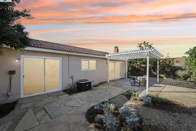 137 Cassandra Pl, San Ramon CA: https://media.crmls.org/mediaz/2d7598ca-3862-46f1-a4bc-6fab9623ae86.jpg