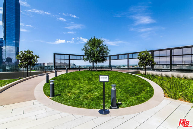 889 Francisco Street, Los Angeles CA: https://media.crmls.org/mediaz/2d75ba88-0c03-4494-9d6e-a69ee4902377.jpg