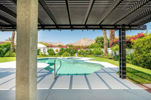 47845 Via Firenze, La Quinta CA: https://media.crmls.org/mediaz/2d763ead-6325-4068-ad94-8e26287d82a0.jpg