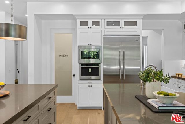 2590 Amherst Avenue, Los Angeles CA: https://media.crmls.org/mediaz/2d766afd-acae-4b33-958f-968a1389b11f.jpg
