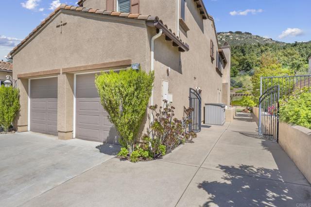 2776 Vistamonte Glen, Escondido CA: https://media.crmls.org/mediaz/2d76e39b-3c82-4d63-b934-1bfedf8977b7.jpg