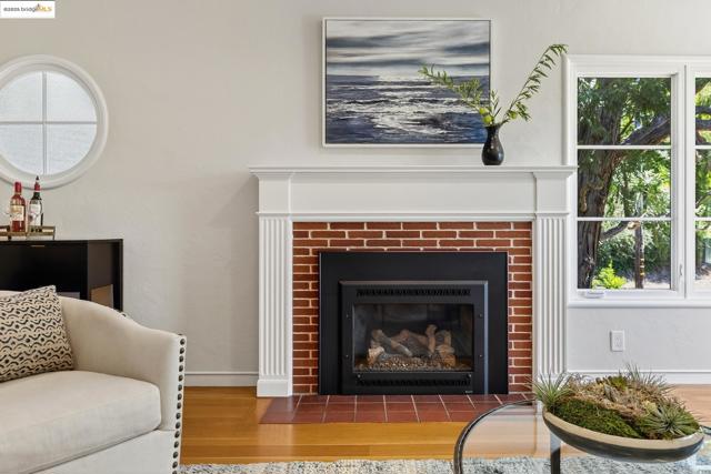 2773 Argyle Street, Oakland CA: https://media.crmls.org/mediaz/2d770dfa-9f14-4833-91ca-15050f297f72.jpg