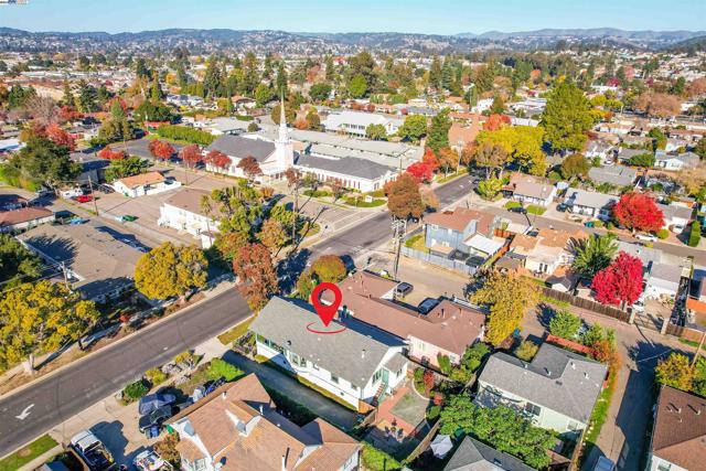 1781 B St, Hayward CA: https://media.crmls.org/mediaz/2d773b0b-1cc4-421f-b114-bb96035ba582.jpg