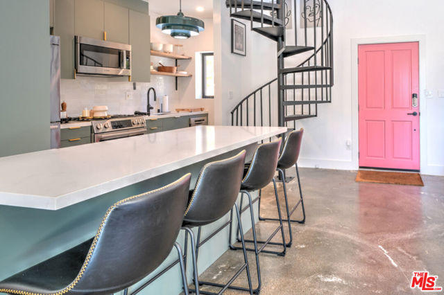 24641 Piuma Road, Malibu CA: https://media.crmls.org/mediaz/2d7748f5-50d8-49d8-a3d9-c8181aa68704.jpg