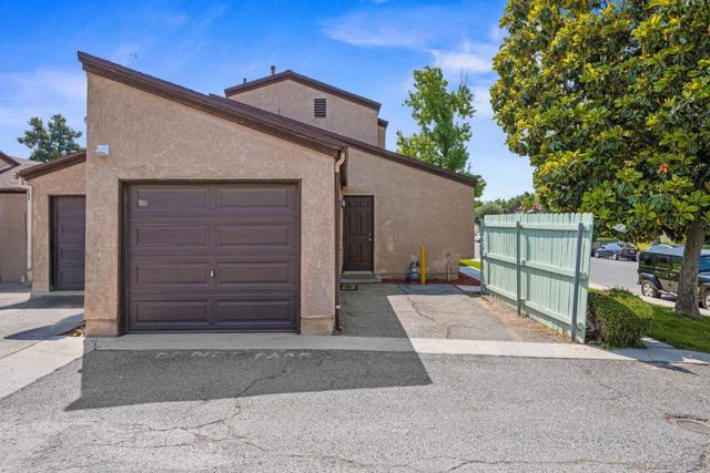 593 Parkview Dr, Lake Elsinore CA: https://media.crmls.org/mediaz/2d7767e2-bee5-4e82-b5a0-64c1bac41fa4.jpg