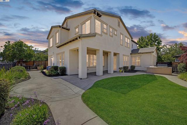 1359 Monterosso St, Danville CA: https://media.crmls.org/mediaz/2d777288-18e6-4abc-938b-7fe3ea616416.jpg