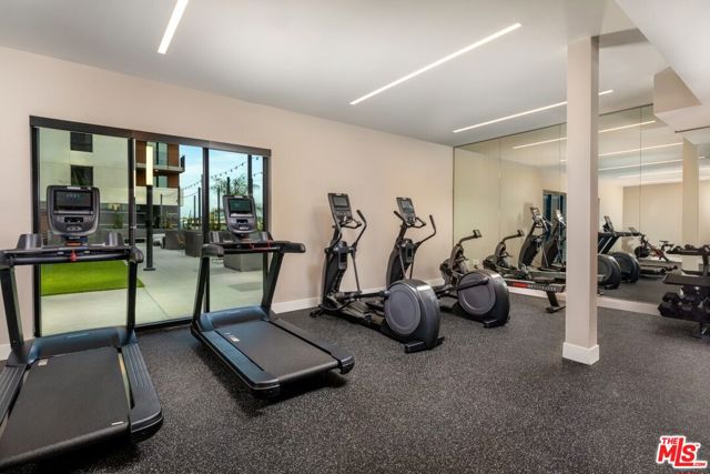 201 N La Brea Avenue, Inglewood CA: https://media.crmls.org/mediaz/2d777fd8-6439-4da8-b497-a3aab28a9f31.jpg