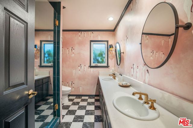 4426 Auckland Avenue, Toluca Lake CA: https://media.crmls.org/mediaz/2d780323-e2c9-4ced-ae96-5e9d541085db.jpg