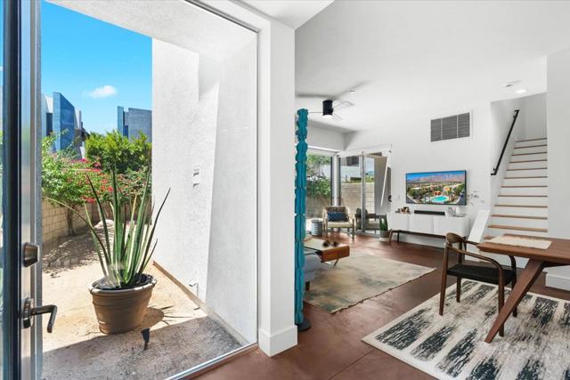 252 Breeze Loop, Palm Springs CA: https://media.crmls.org/mediaz/2d780453-2003-4e0a-88f7-ee9e9df57e39.jpg