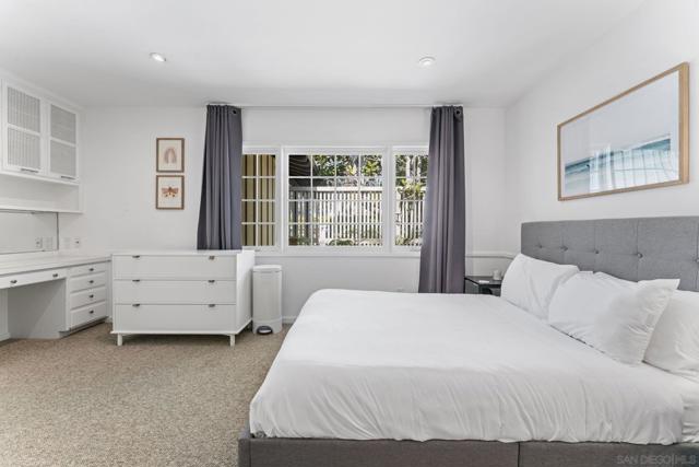 2315 Avenida De La Playa, La Jolla CA: https://media.crmls.org/mediaz/2d783203-c971-408d-843c-b0802d6e9e1c.jpg