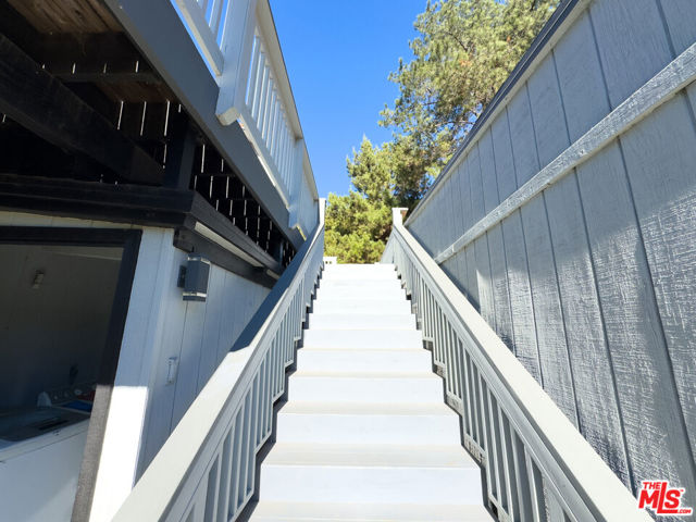 22012 Topanga School Road, Topanga CA: https://media.crmls.org/mediaz/2d7884da-c897-4a00-bacf-6d17470fe3fc.jpg