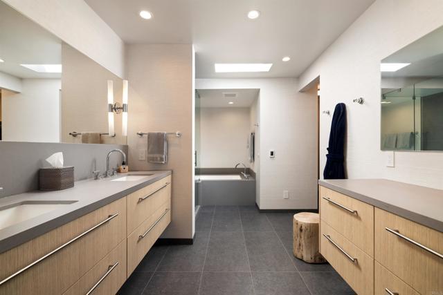 Detail Gallery Image 14 of 27 For 2110 Avenida De La Playa #C,  La Jolla,  CA 92037 - 3 Beds | 2/1 Baths