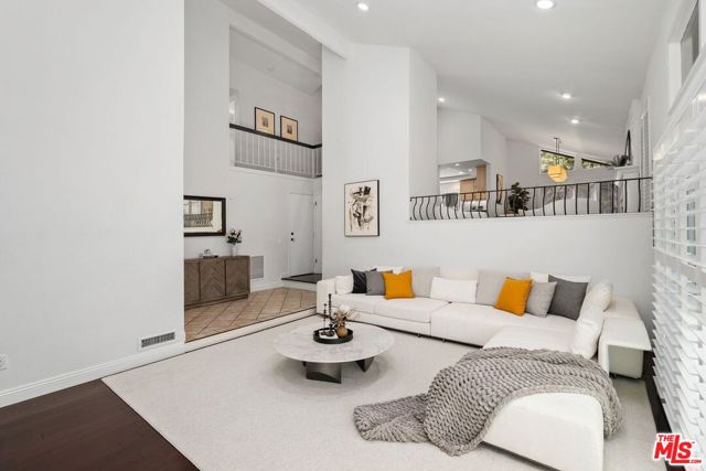 Drew Fenton | 2880 Woodwardia Drive Los Angeles CA | MLS: 7374949