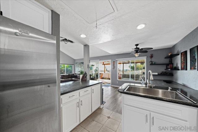 5440 Baltimore Dr, La Mesa CA: https://media.crmls.org/mediaz/2d7b193e-7214-49a1-944b-71155ec57c34.jpg