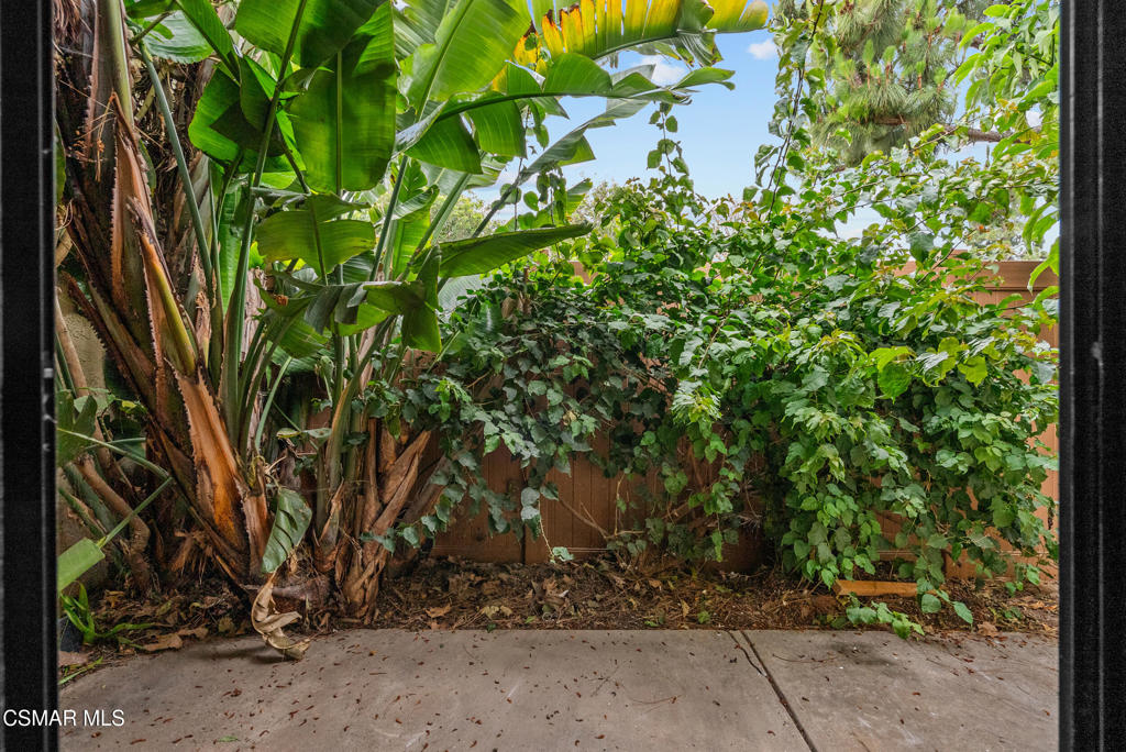 https://media.crmls.org/mediaz/2d7b3689-316a-4bfb-81b7-918173eb0e16.jpg?preset=X-Large