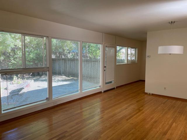 1908 Menalto Avenue, Menlo Park CA: https://media.crmls.org/mediaz/2d7b507e-31fe-4abd-9142-5640b8701bf7.jpg