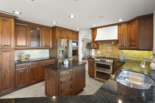 213 Via Palacio, Encinitas CA: https://media.crmls.org/mediaz/2d7bb285-fa3e-4426-af20-0a86033b2bf9.jpg