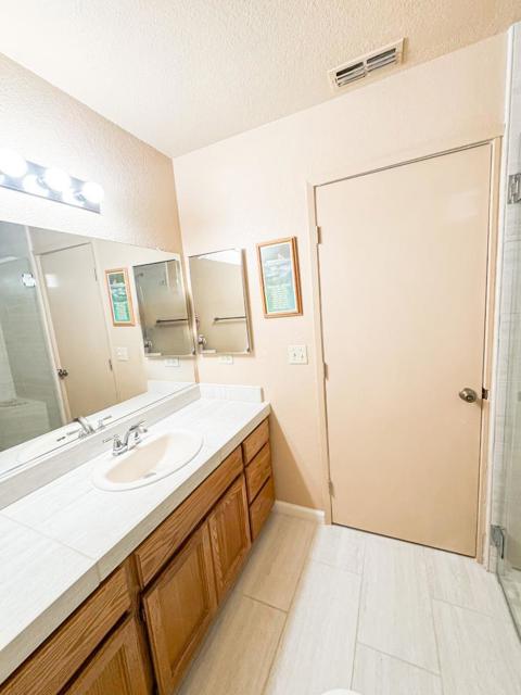1046 Santa Barbara Street, Los Banos CA: https://media.crmls.org/mediaz/2d7bedaa-4400-4bbd-bae5-da9a22222eda.jpg