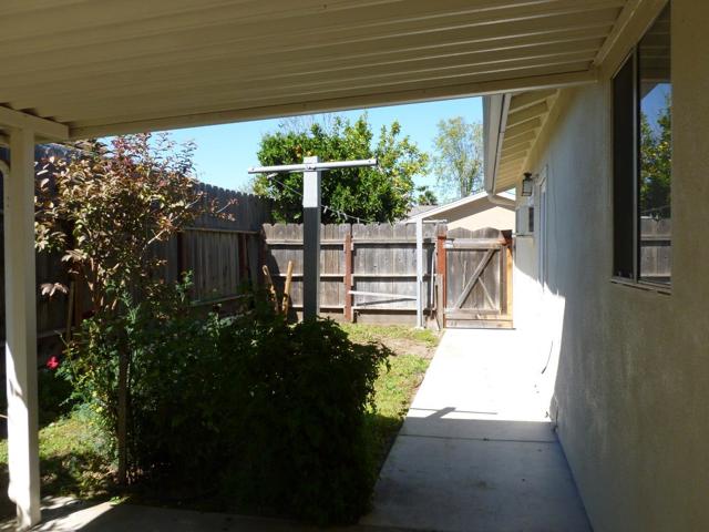 460 SE Jeremy Court, Oakdale CA: https://media.crmls.org/mediaz/2d7c4a1a-82e5-4bab-b437-47ba0bd7c846.jpg