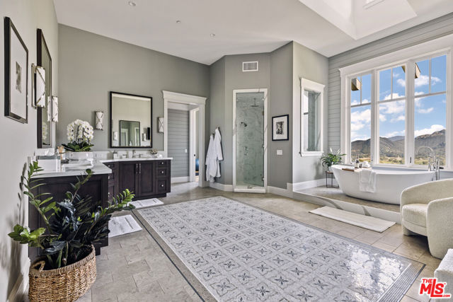 1697 W Potrero Road, Westlake Village CA: https://media.crmls.org/mediaz/2d7c5b3a-34c8-4cf7-a9e6-f6e842178206.jpg