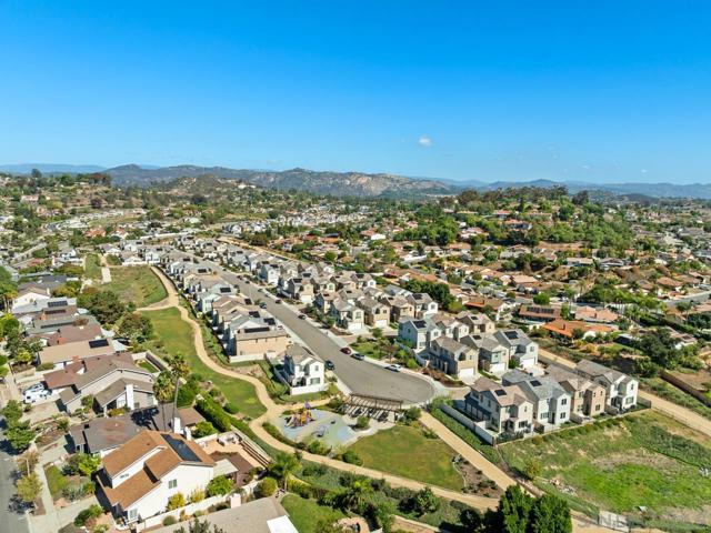 1938 Julie Dawn Pl, Escondido CA: https://media.crmls.org/mediaz/2d7c898d-14b3-445e-af0c-79116a56eef4.jpg