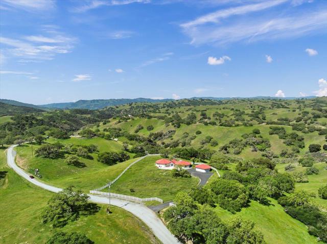 22500 Pacheco Pass Hwy,  CA: https://media.crmls.org/mediaz/2d7c8db3-8735-4025-90fd-b42d8dd0ab60.jpg
