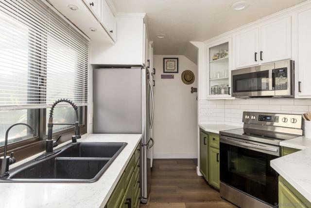 2298 Caminito Pajarito, San Diego CA: https://media.crmls.org/mediaz/2d7cb1bc-770c-44b1-a108-73dca6f5be6a.jpg