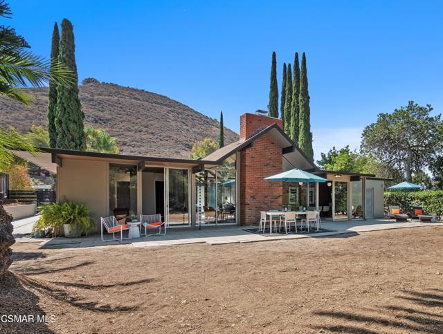 1449 Fordham Avenue, Thousand Oaks CA: https://media.crmls.org/mediaz/2d7ccb27-e005-438a-aa0d-f8cba0fc0f0b.jpg
